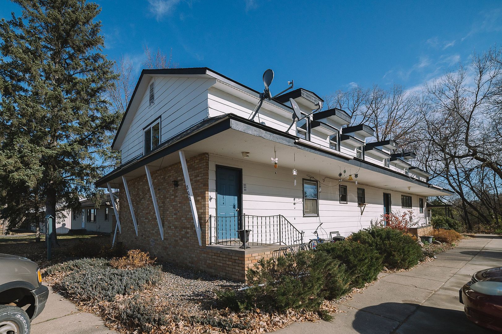 Pine River Apartment: 300 Norway Ave