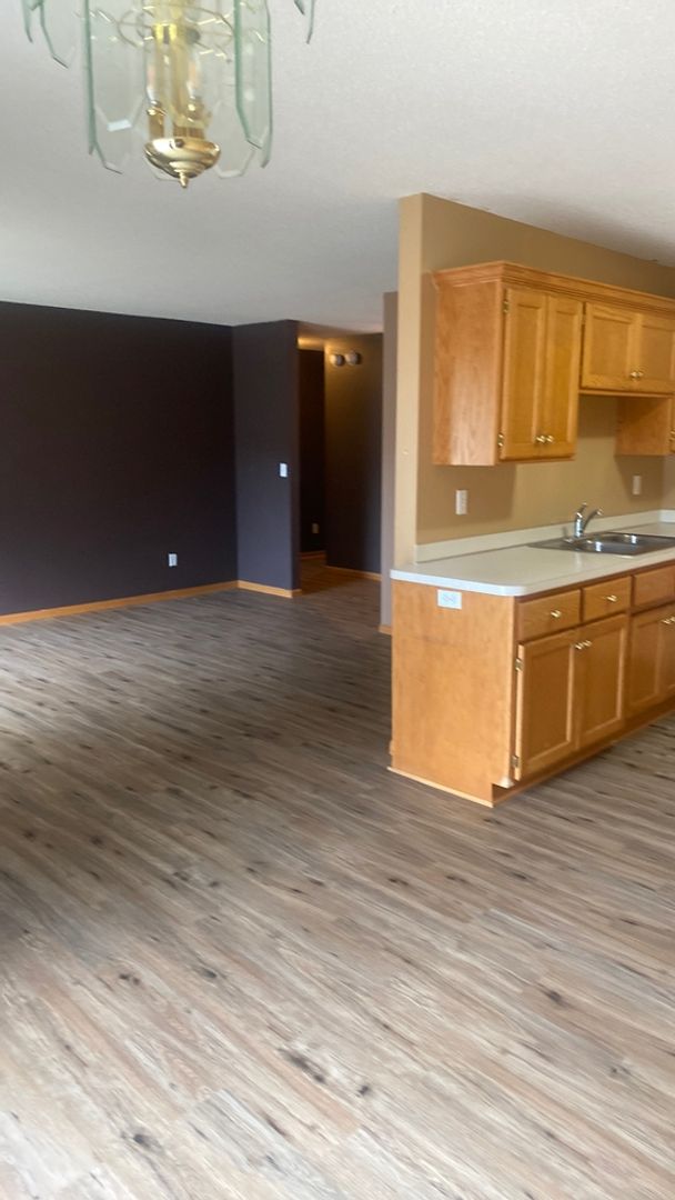 Staples Apartment: 1702 8th St NE