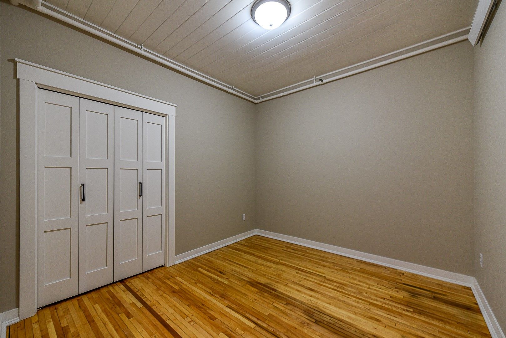 Crosby Apartment: 26 1/2 W Main St