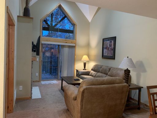 Short Term Winter Rental - 3 Bed / 5 Bath Condo in Lakeshore