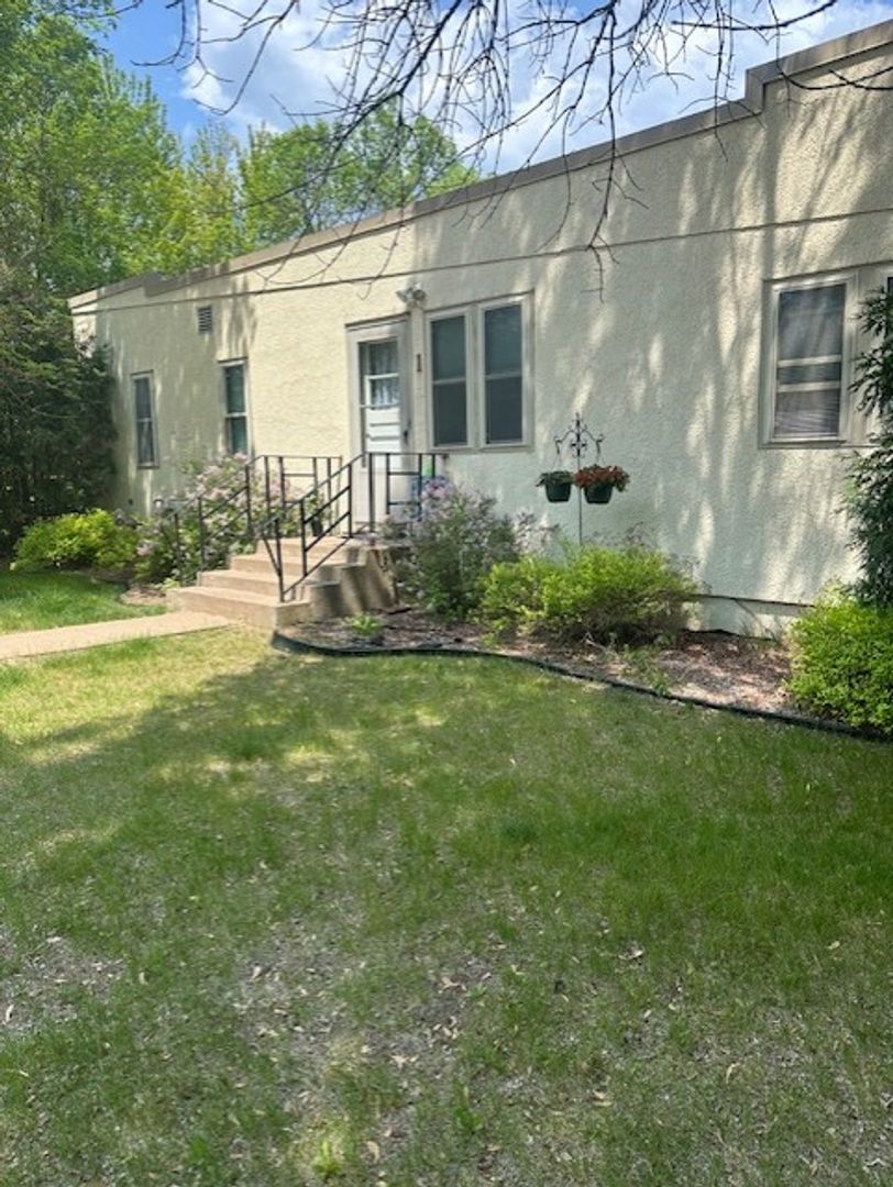 Brainerd Apartment: 2422 Oak St