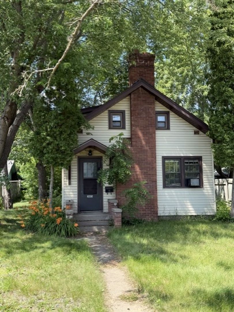 Brainerd House: 305 1st Ave NE