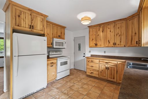 4-bedroom, 2-bathroom rambler nestled in the neighborhood of Baxter. – photo 1