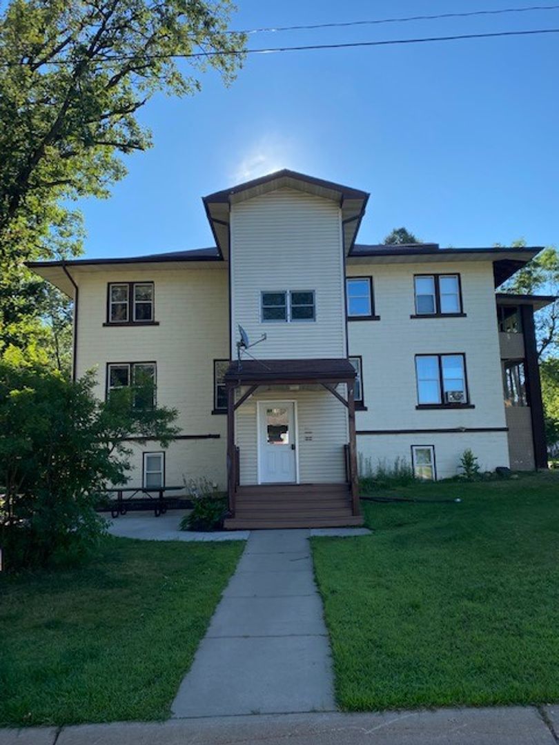 Crosby Apartment: 519 1st St SW