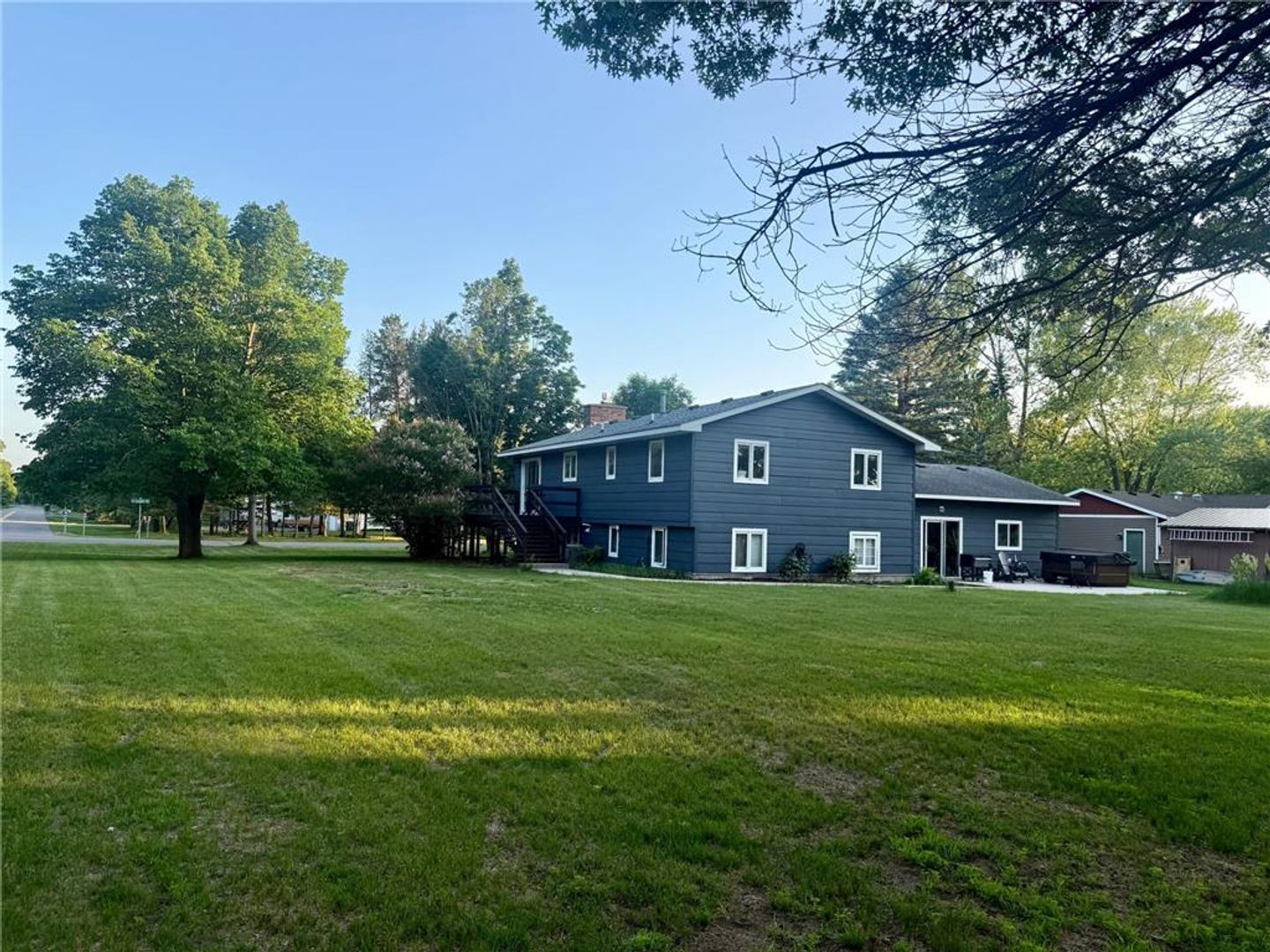 Baxter House: 6078 Donald Street