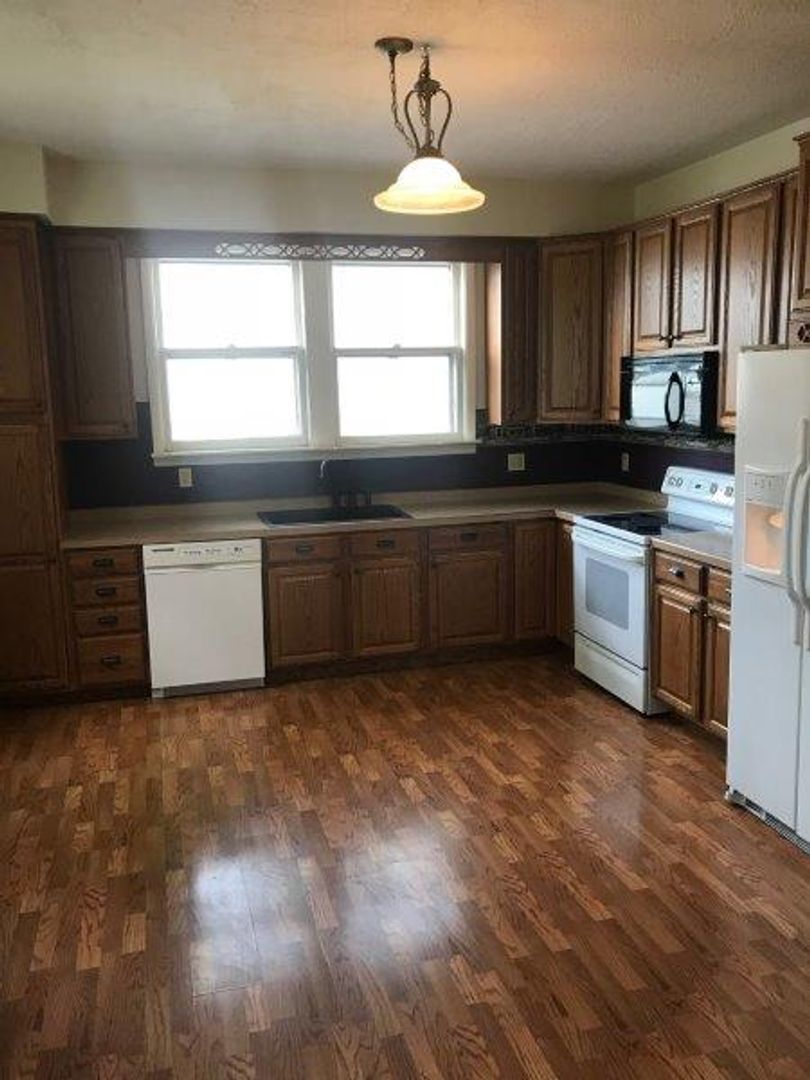 Brainerd Apartment: 608 Norwood St