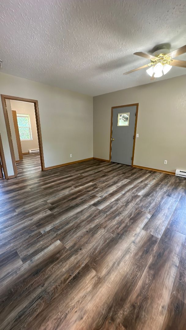 Crosby Apartment: 519 1st St SW