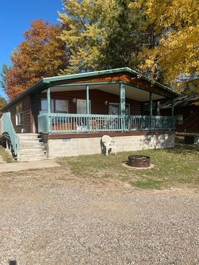 3 Bedrooms, 2 Bathrooms *Furnished* Cabin at the Cozy Bay Resort in Nisswa, MN w/beautiful view of Lake Edward – photo 1