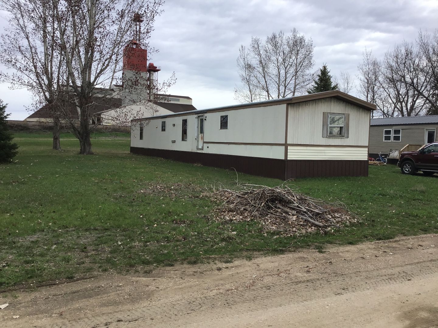 Rugby Apartment: 711 Eastgate Drive SE