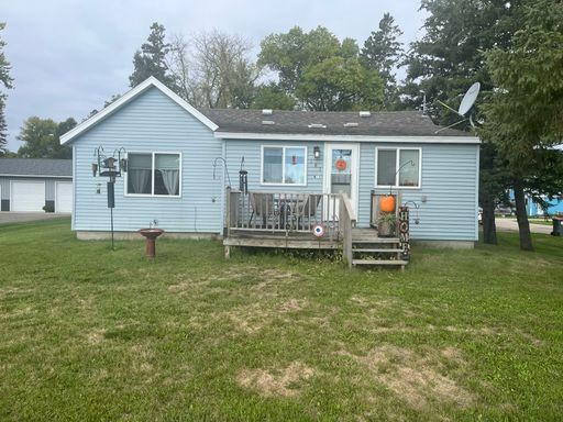 Charming 3-Bedroom Single-Family Home on a Corner Lot – photo 1