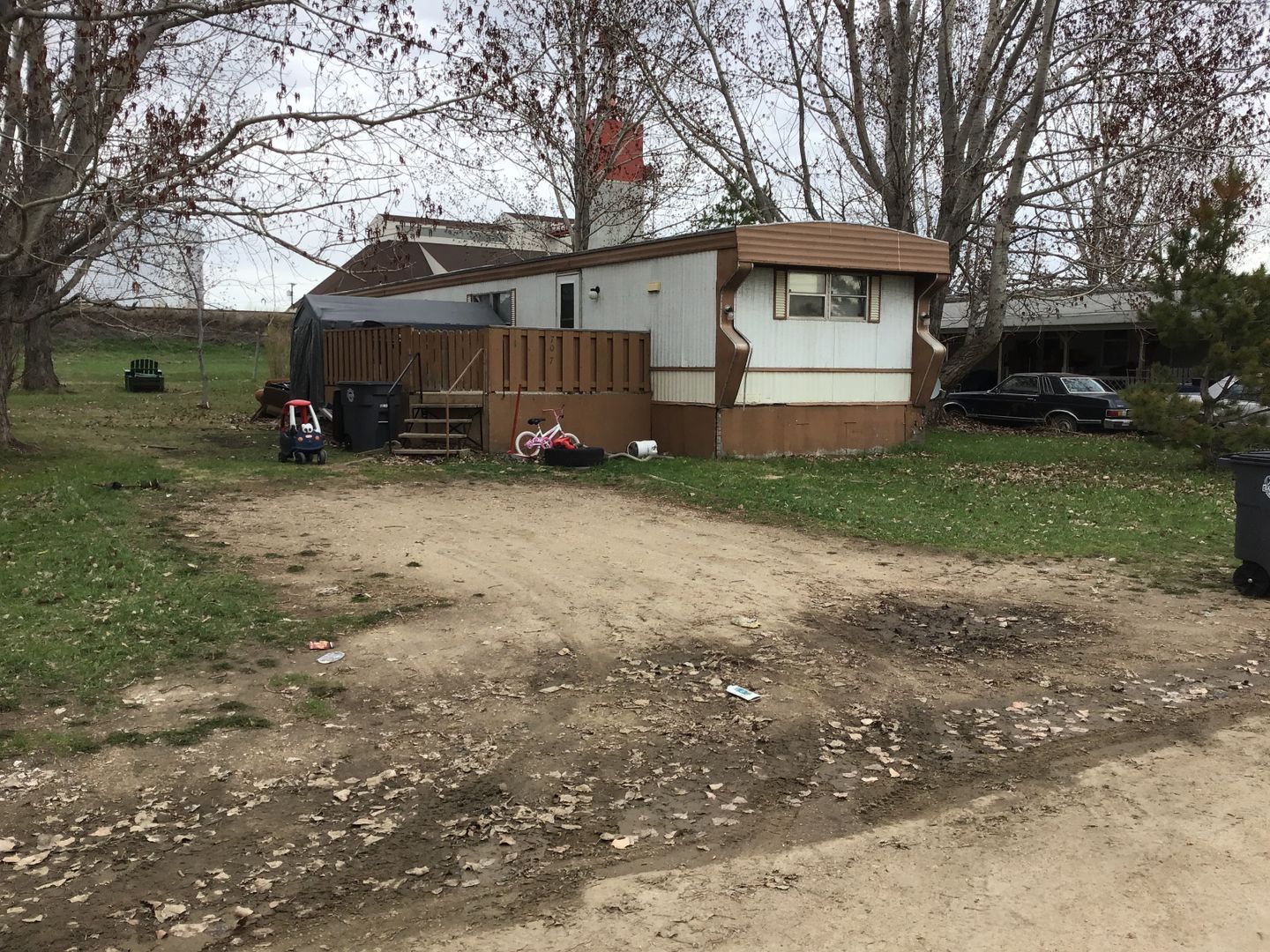 Rugby Apartment: 707 Eastgate Drive SE
