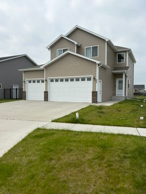 Fantastic 4 Bed, 3-1/2 Bath Home in Horace