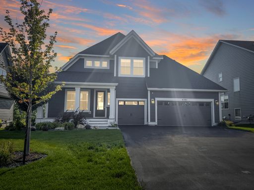 5br 5ba 3cg ~ Security Deposit Free Alternative for Qualified Residents ~ – photo 1