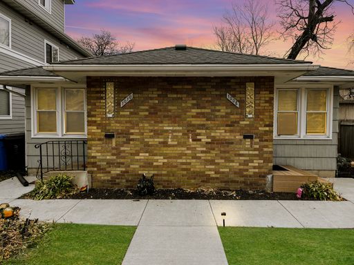 3br 2ba ~ Security Deposit Free Alternative for Qualified Residents ~ COLLEGE HOUSING CRITERIA ACCEPTED – photo 1