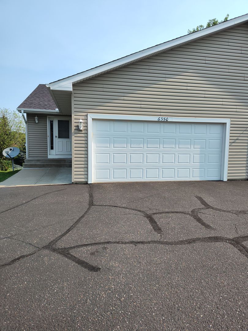 Oakdale House: 6350 10th Street N