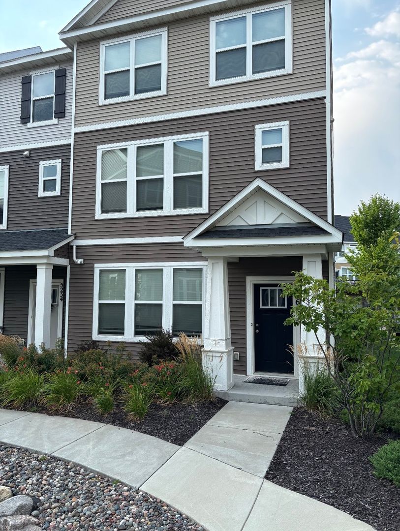 Prior Lake House: 5236  Hampton Street NE