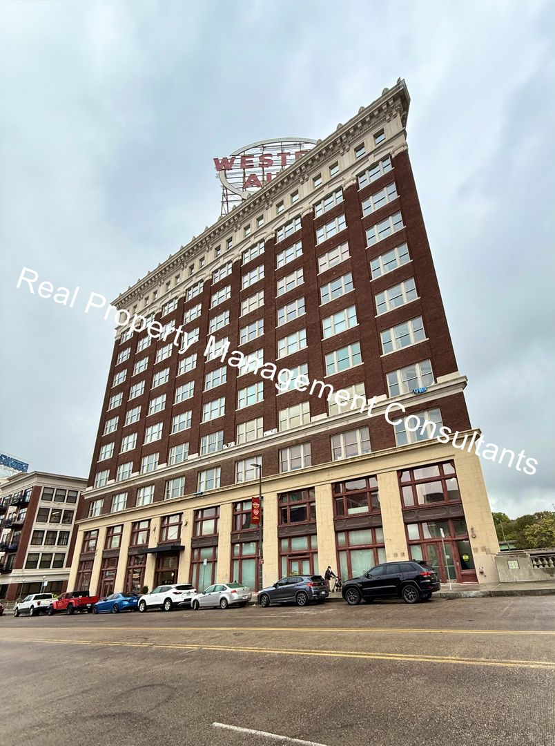 Kansas City Condo: 2107 Grand Ave, Unit 502