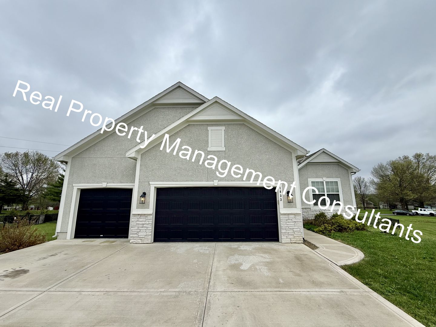 Lee's Summit House: 1833 NE Ravenwood Dr.