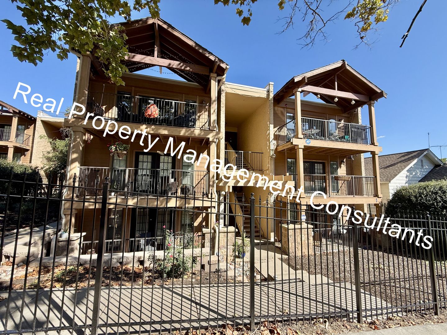 $500 off First Full Months Rent on 2 Bed 2 Bath In West Plaza