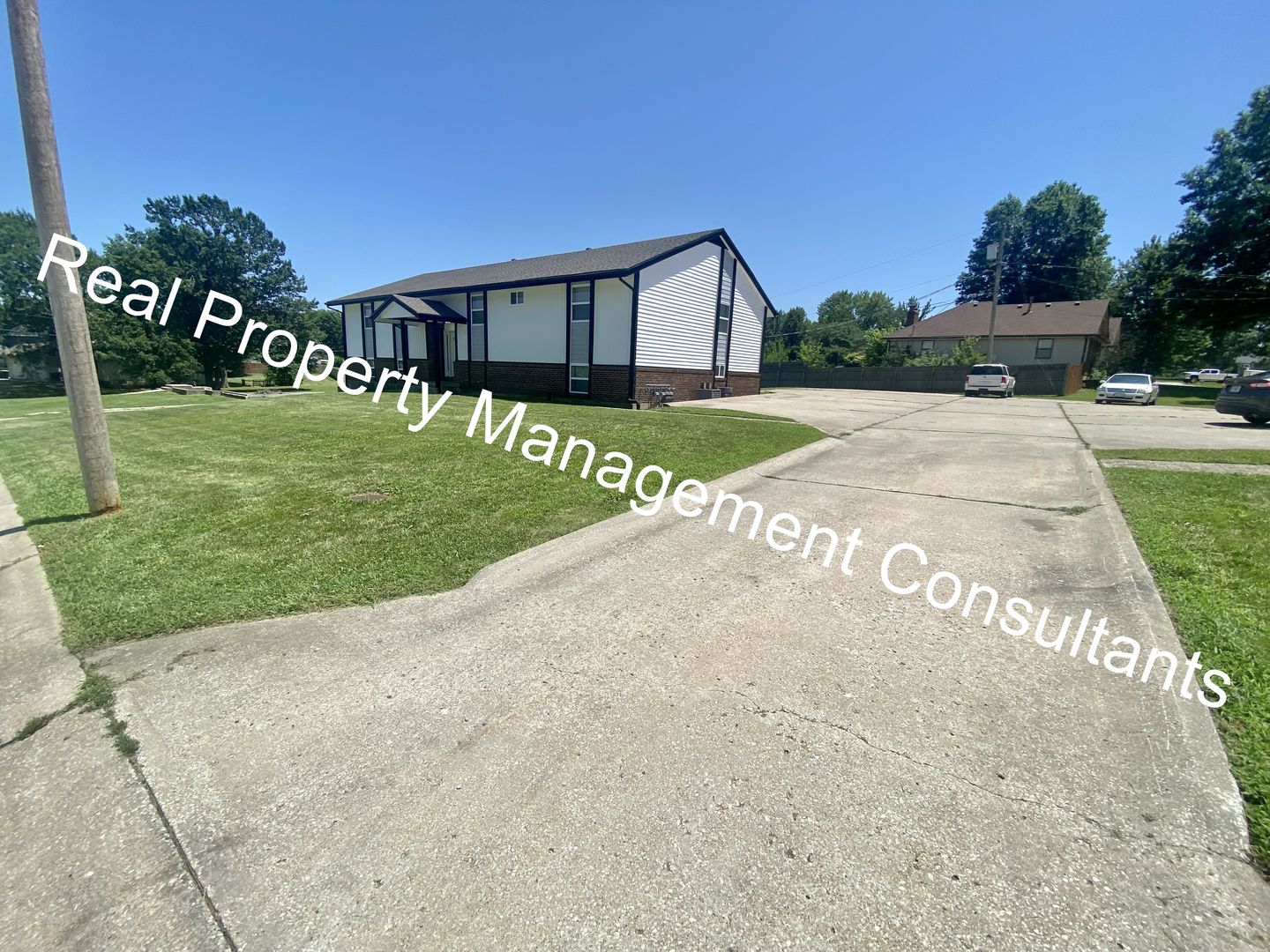 Harrisonville Apartment: 2201 Mission Rd