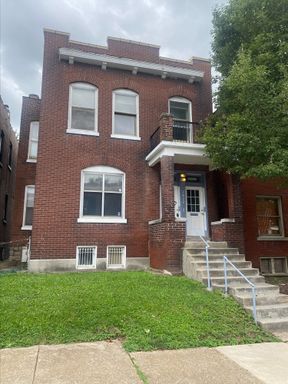 Tower Grove South 2br/1ba - First Floor Flat – photo 1