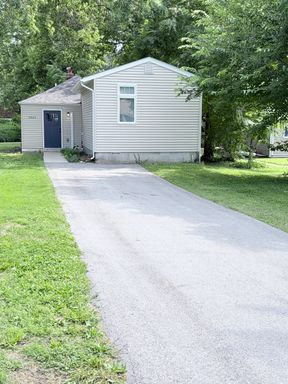 Cozy Overland 2 bedroom / 2 bath