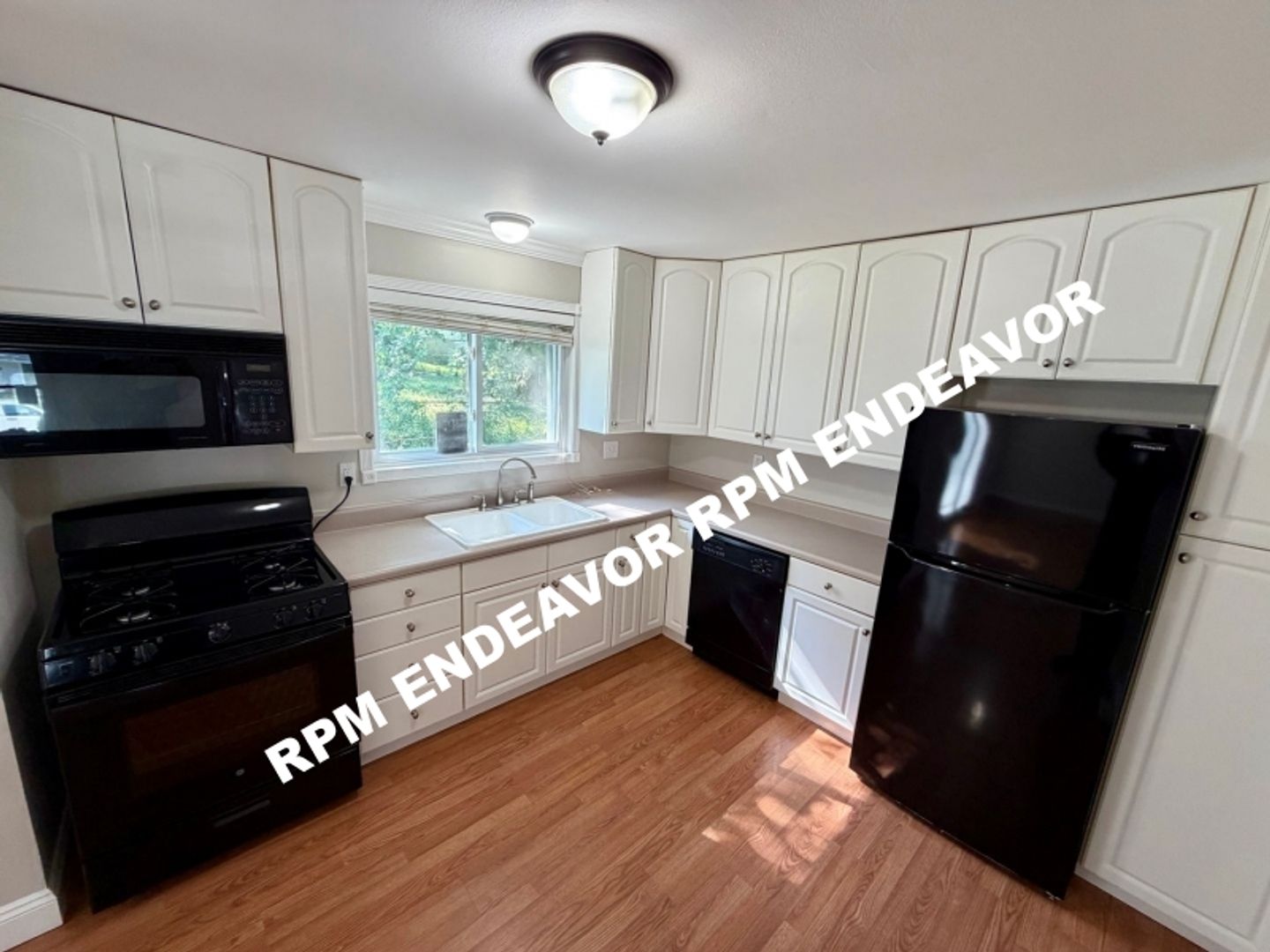 1407 La Cerros Lane 6 of 12