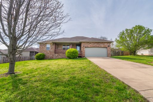 Charming 3 Bedroom, 2 Bath Home in Nixa MO! – photo 1