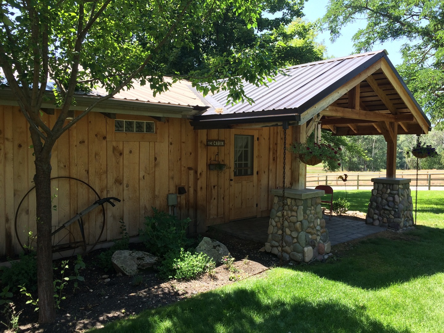 Hamilton House: 1639 Sleeping Child Rd