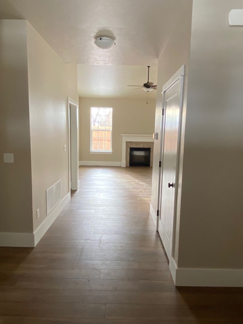 Hamilton House: 103 Wildrose Court