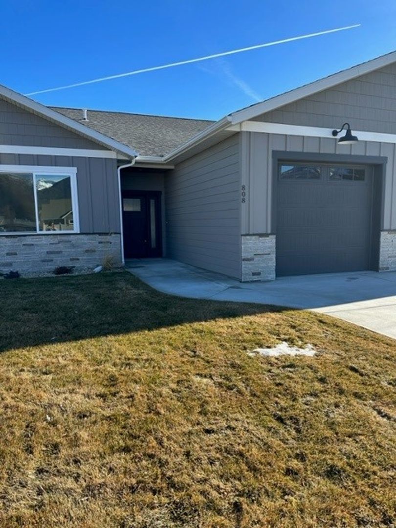 Hamilton House: 808 Van Allen Way