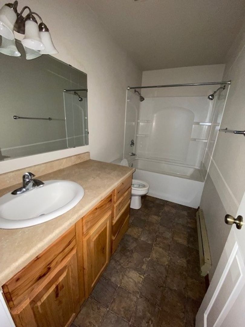 Stevensville House: 108 Winslett Ave