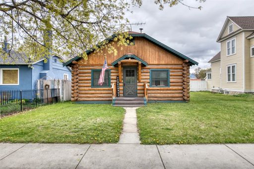 Cozy Downtown Cabin