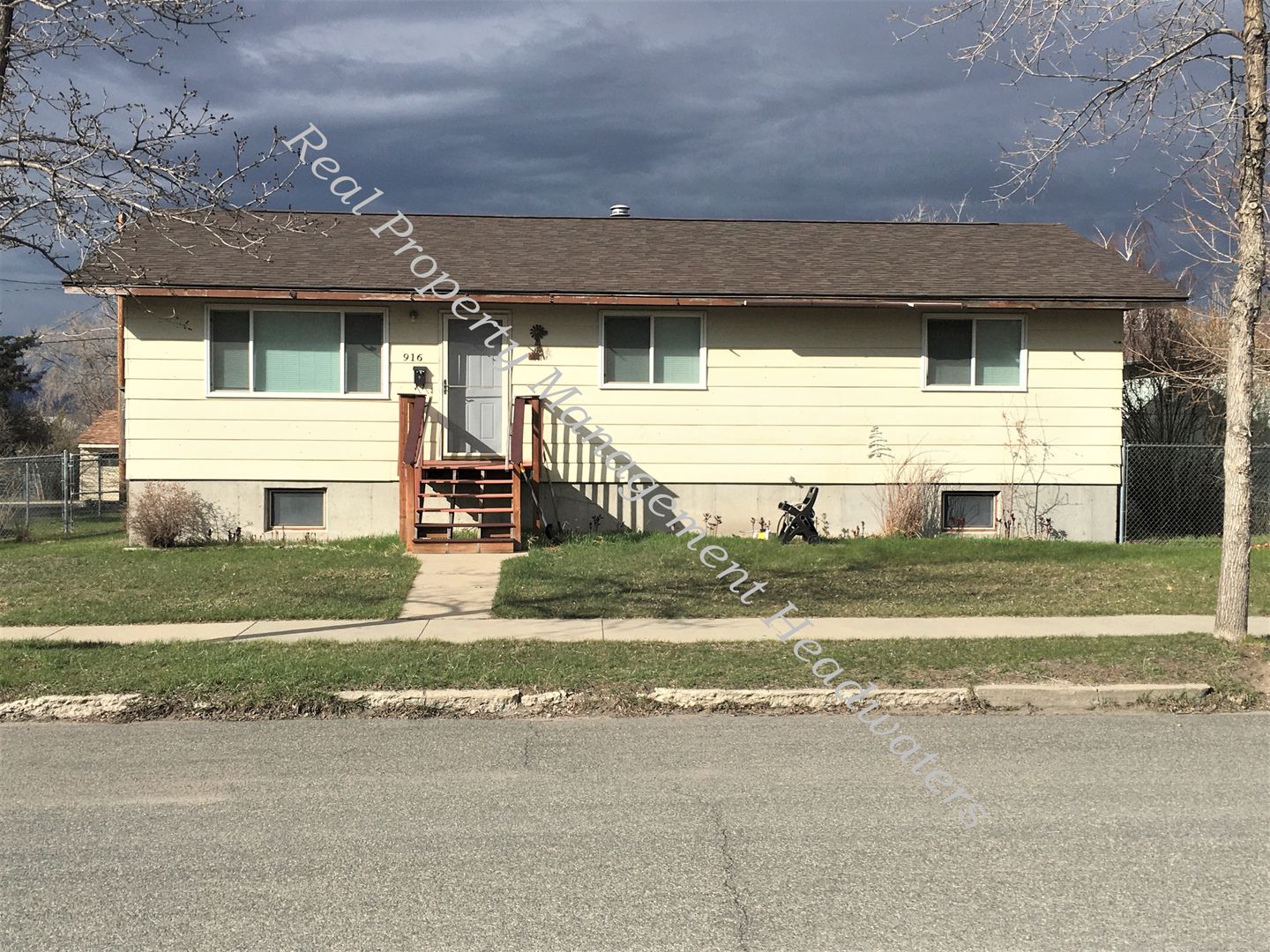 Helena Apartment: 916 Wilder Avenue