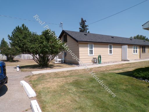 3 Bedroom 1-1/2 Bath Apartment For Rent