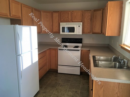 3 Bedroom 1 bath Upper Apartment for Rent