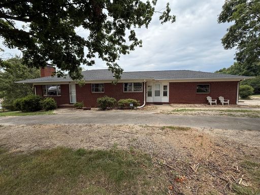 3 Bedroom/2 bath Brick Ranch in Winston-Salem – photo 1