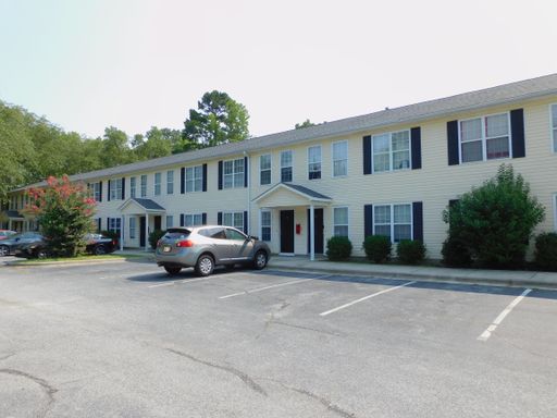 3 Bedroom, 2.5 Bath Town Home in Greensboro – photo 1