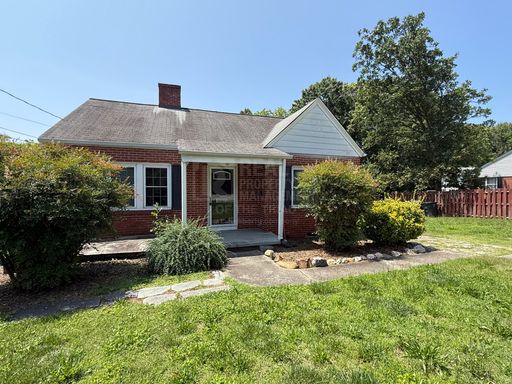 Cozy 2bd/1ba Cottage on Wendover in Greensboro!! – photo 1