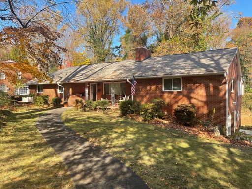3 Bed, 2 Bath Hidden Gem in West Highlands - Tons of Storage! – photo 1