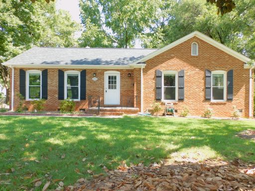 3 Bedroom/2 bath Brick Ranch in Greensboro – photo 1