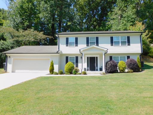4 Bedroom, 2 1/2 Bath, 2 Story Home Near Friendly Avenue! – photo 1