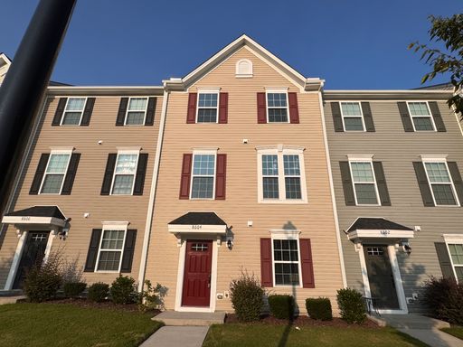 Three-Story Townhome with Flexible Living Space – photo 1