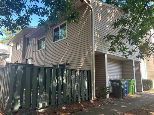 Move in Special: $300 off first month's rent with a move in by 9/9/26! – photo 1