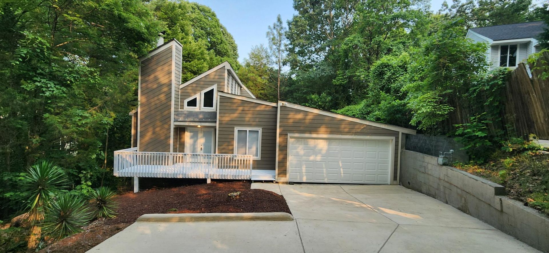 Charlotte House: 8006 Briardale Drive