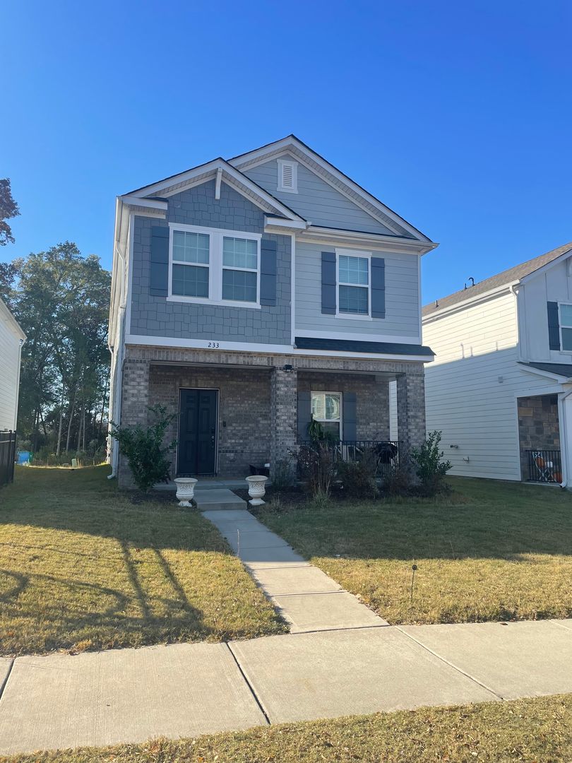 Pineville House: 233 Emmett Drive