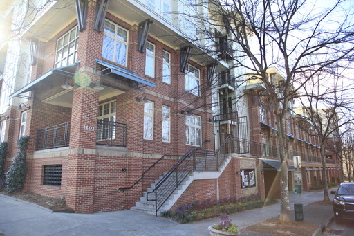 Charming 2 Bedroom/2 Bath condo close to uptown – photo 1