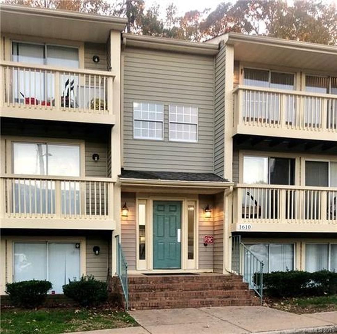 Charlotte Condo: 1610 Arlyn Circle