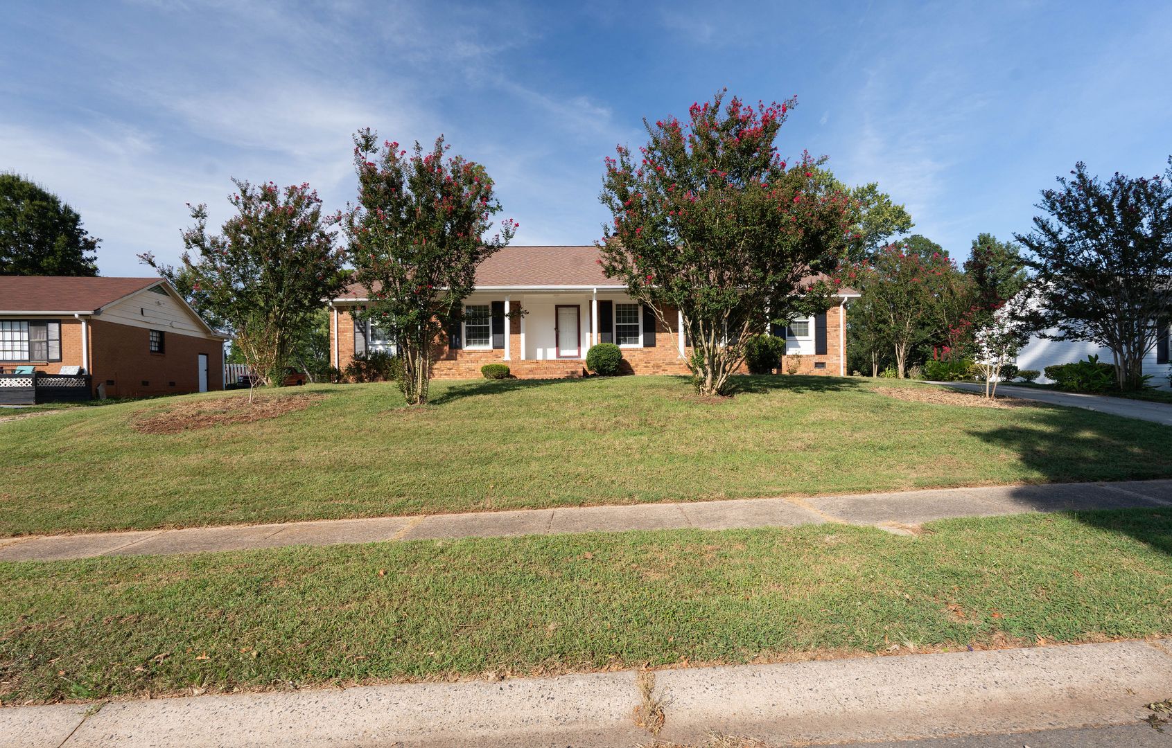 Charlotte House: 7327 Meadowdale Lane