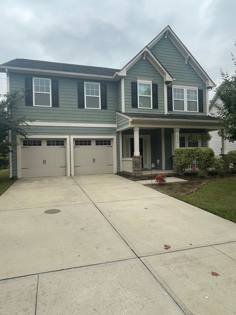 Pineville House: 2204 Atwell Glen Lane